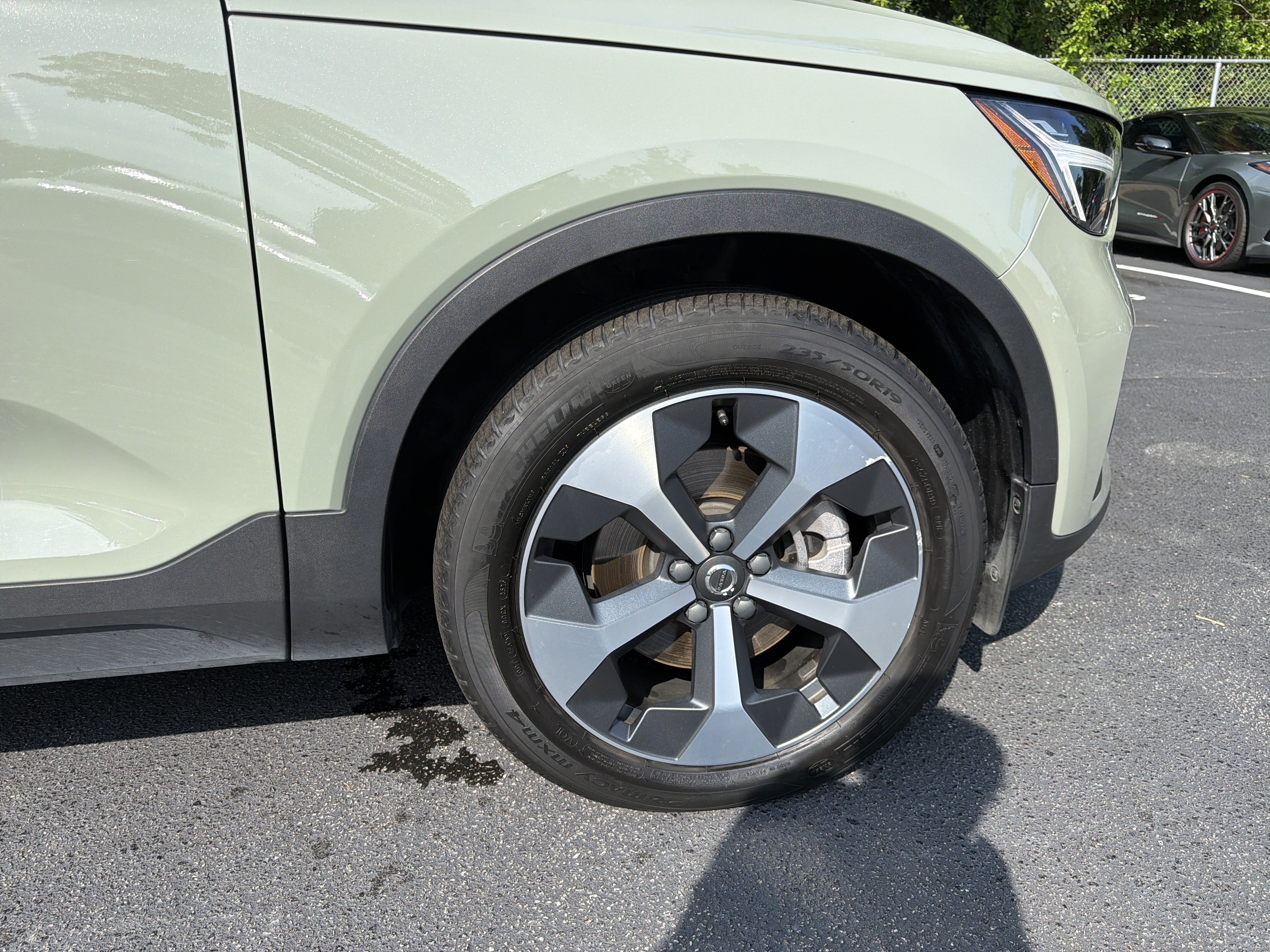 Certified 2023 Volvo XC40 B5 Plus AWD/4WD image 13