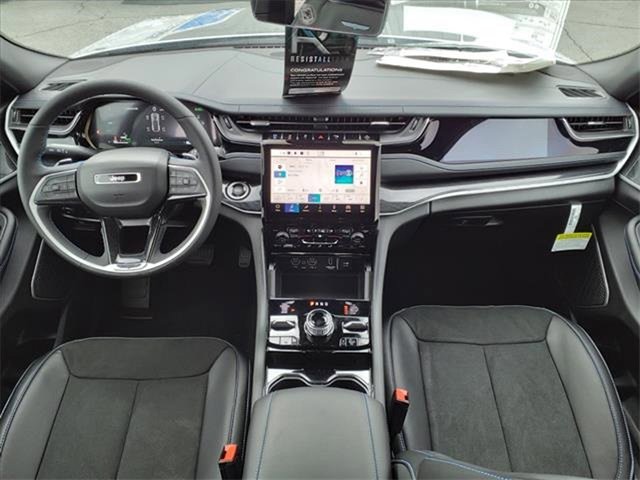 New 2022 Jeep Grand Cherokee Trailhawk w/ Advanced Protech Group II image 16