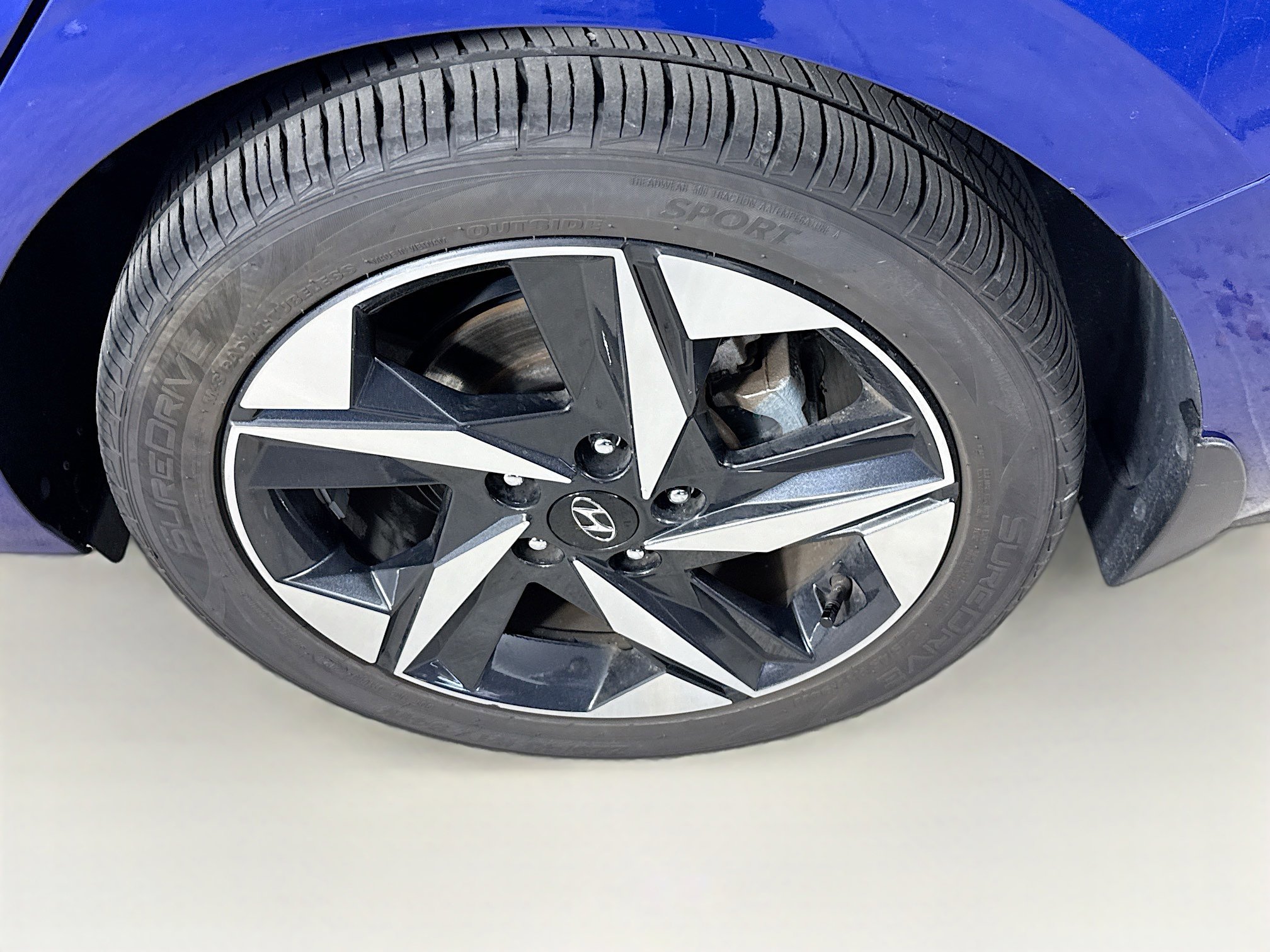 Used 2023 Hyundai Elantra Limited image 38