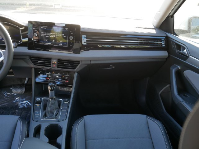 New 2026 Volkswagen Jetta SE FWD image 10