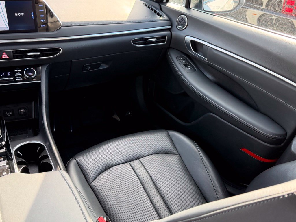 Used 2021 Hyundai Sonata Limited w/ Preferred Accessory Package FWD image 19