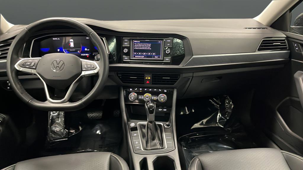 Used 2024 Volkswagen Jetta SE w/ Panoramic Sunroof Package FWD image 11