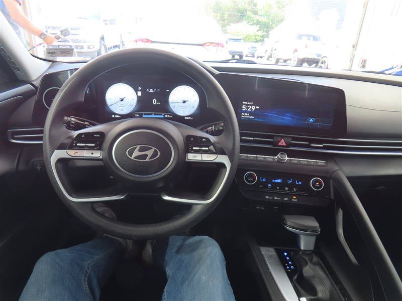 Used 2024 Hyundai Elantra SEL FWD image 19