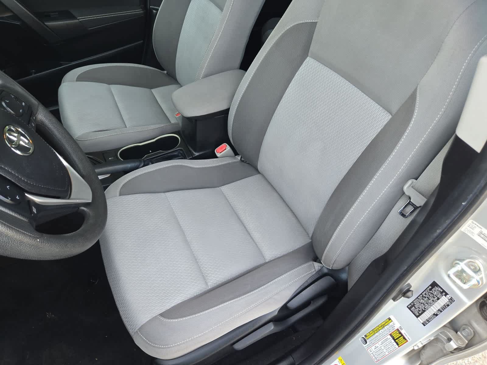 Used 2019 Toyota Corolla LE w/ Carpet Mat Package (TMS) FWD image 16