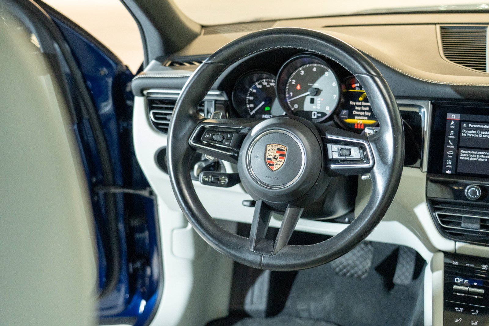 Certified 2023 Porsche Macan S AWD/4WD image 24