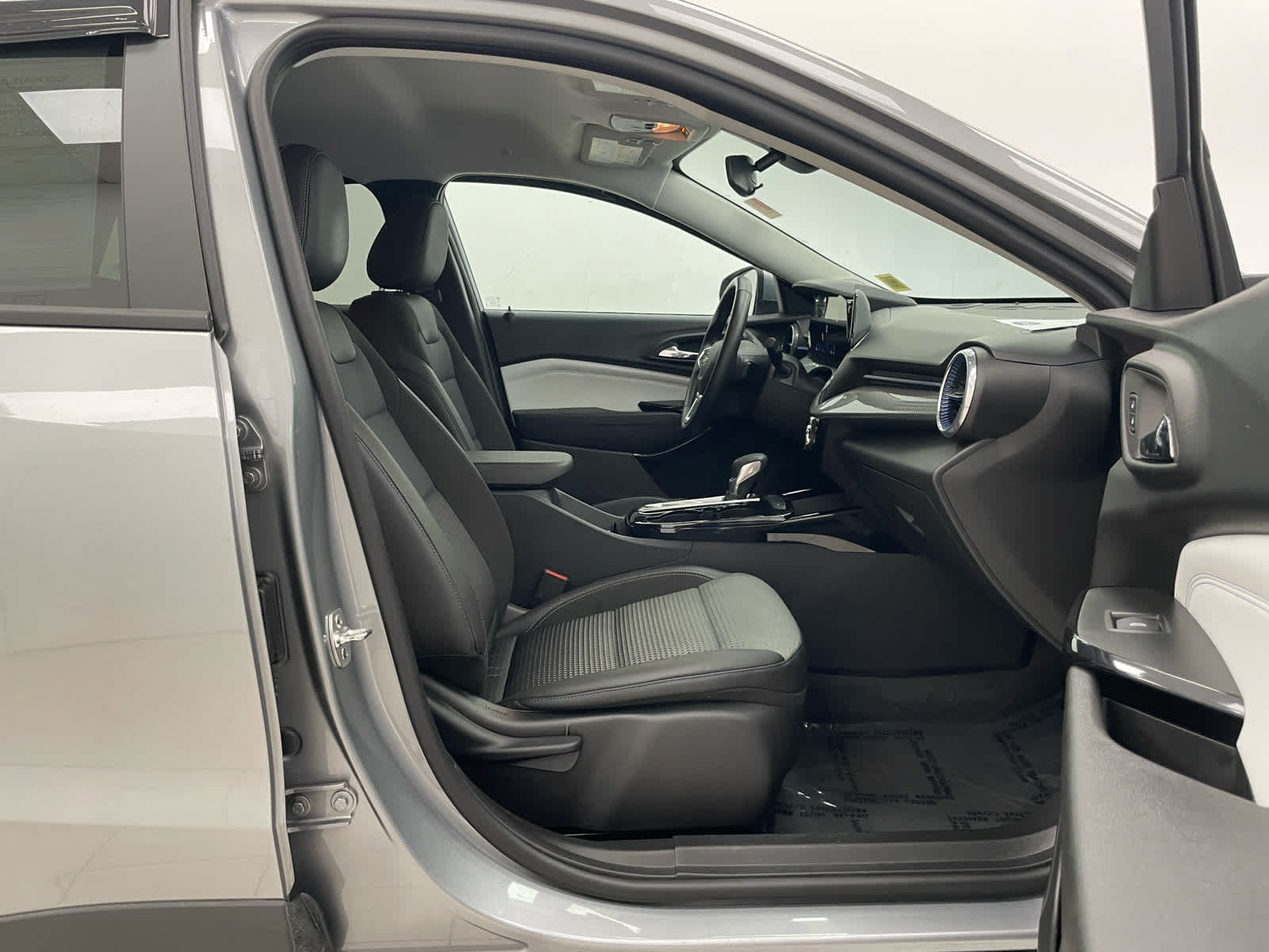 Used 2026 Chevrolet Trax LT w/ Driver Confidence Package FWD image 13