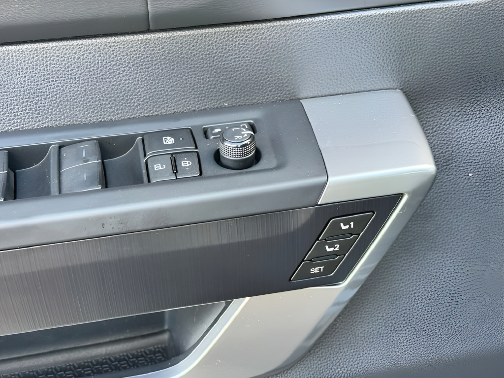 Used 2024 Toyota Tundra Platinum AWD/4WD image 27