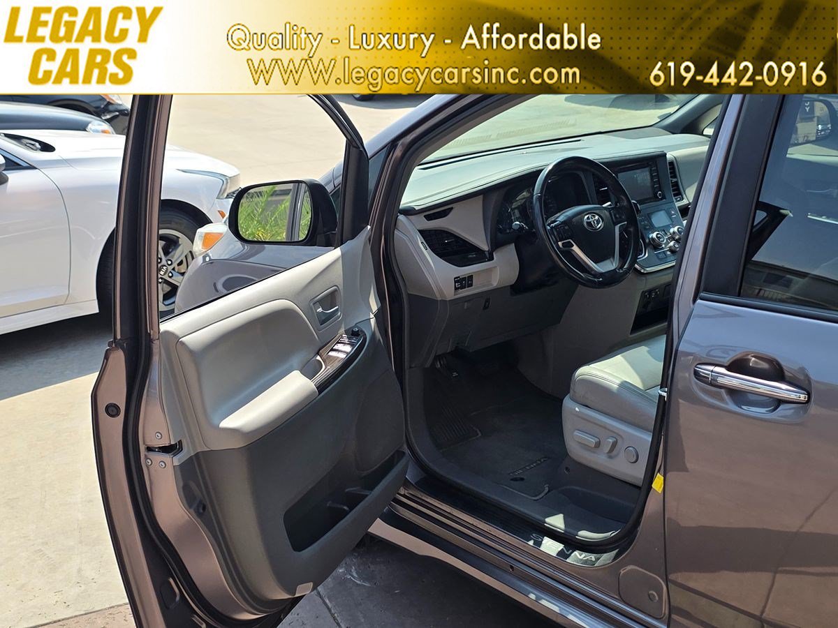 Used 2019 Toyota Sienna XLE w/ XLE Navigation Package FWD image 56