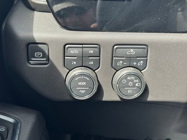 Used 2025 Chevrolet Silverado 1500 LT Trail Boss w/ Convenience Package II AWD/4WD image 33
