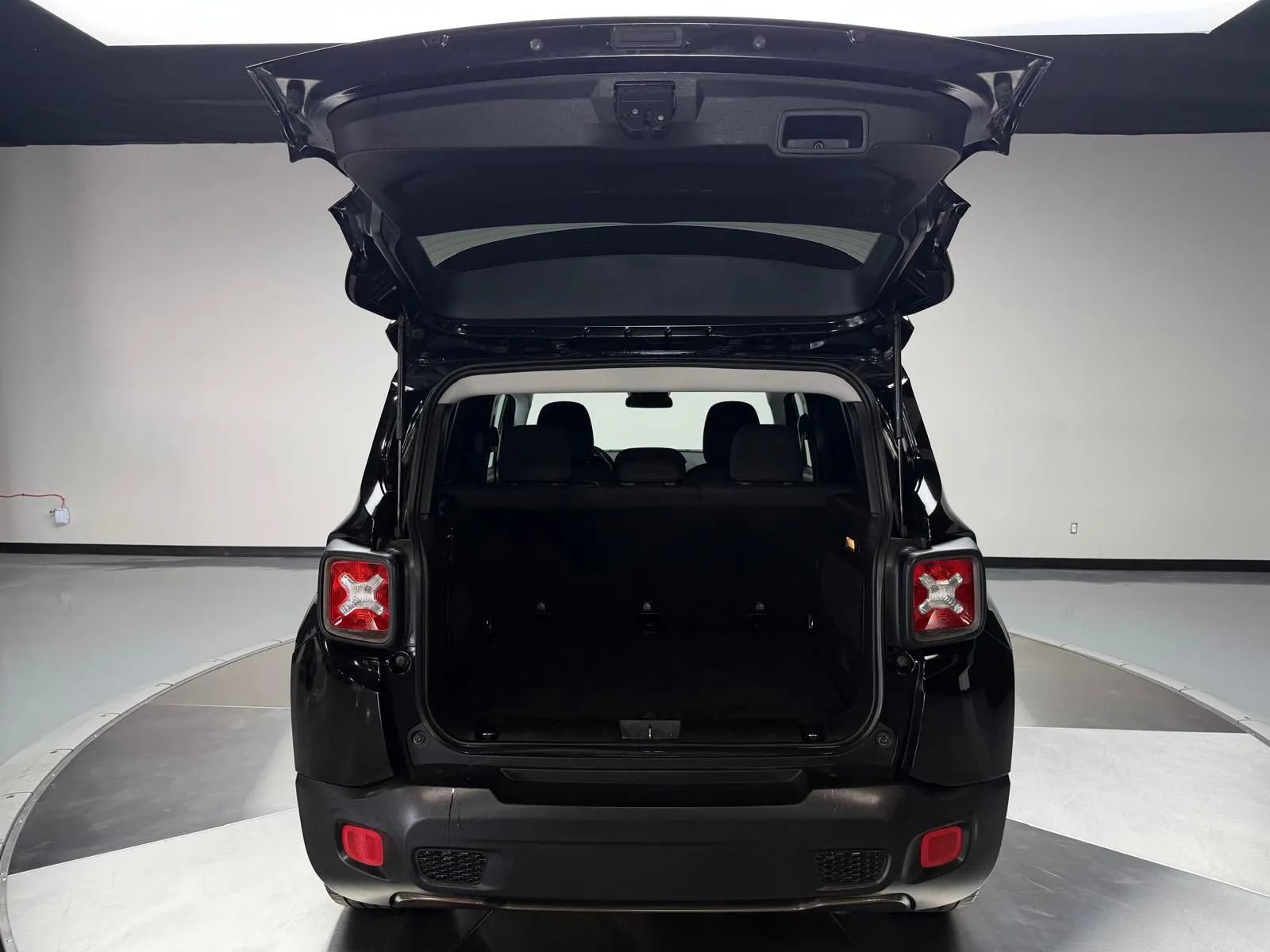 Used 2016 Jeep Renegade 75th Anniversary FWD image 12