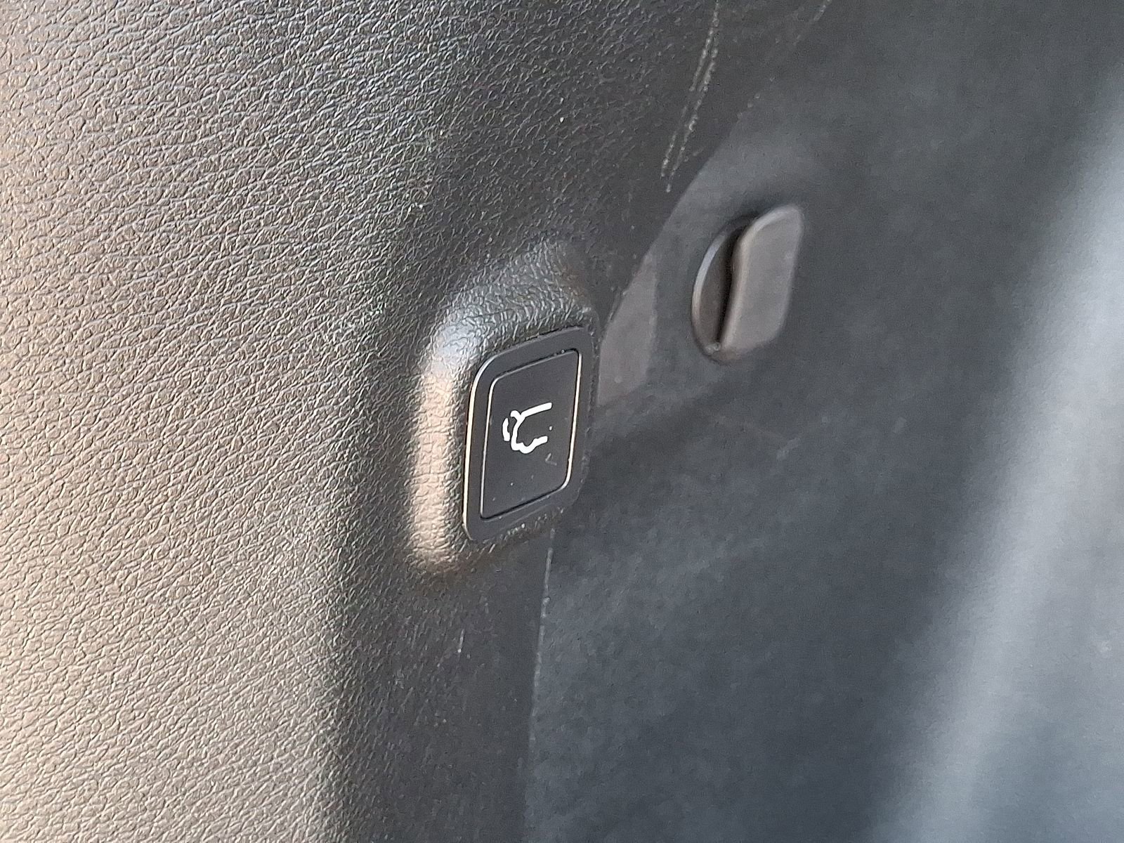 Used 2019 Jeep Cherokee Limited AWD/4WD image 29