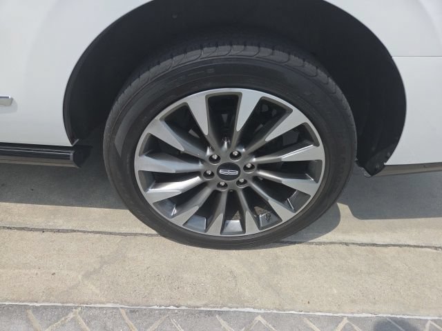 Used 2021 Lincoln Navigator Reserve AWD/4WD image 12