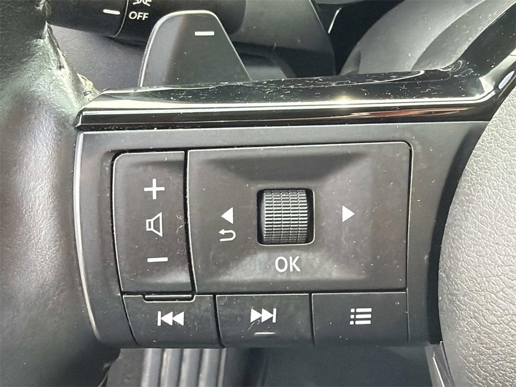 Used 2023 Nissan Pathfinder SL w/ Black Appearance Package image 21