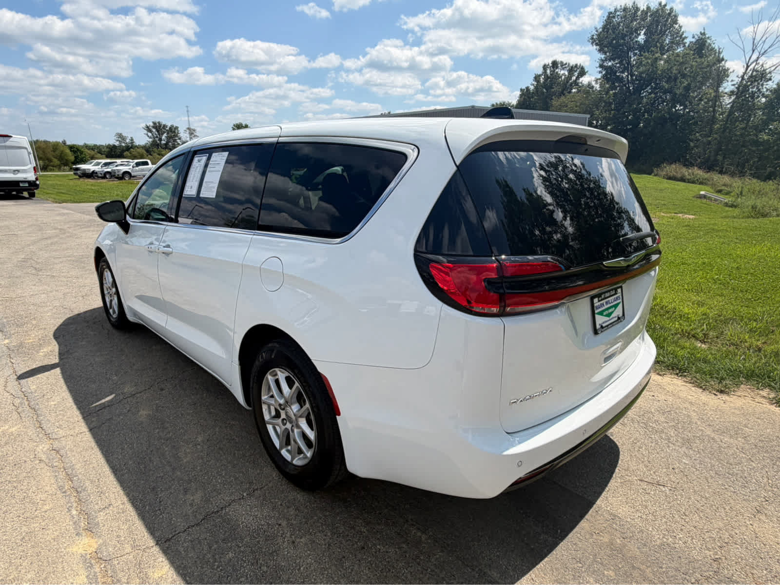 Used 2025 Chrysler Pacifica Select FWD image 7
