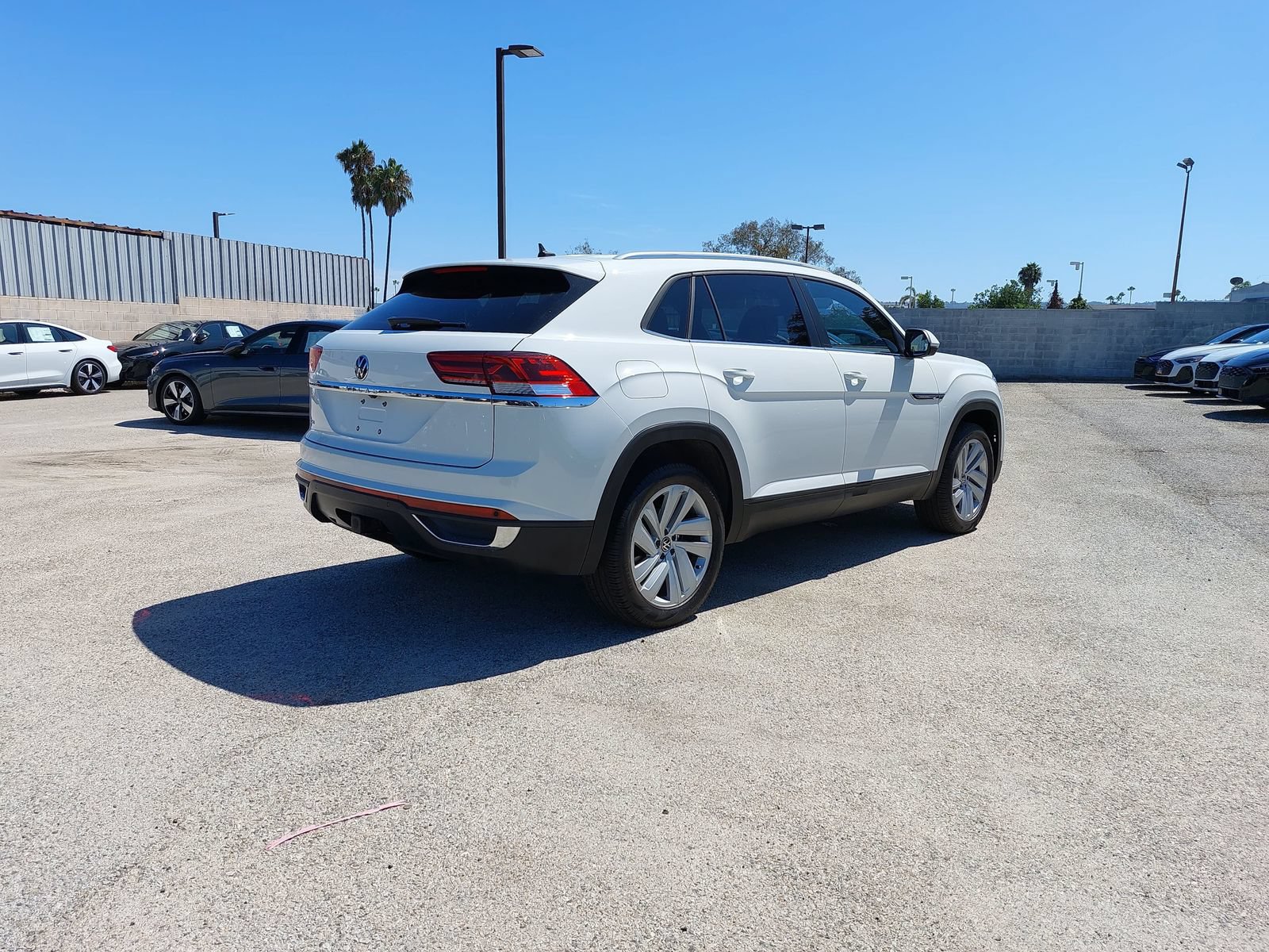 Used 2023 Volkswagen Atlas Cross Sport SE FWD image 5