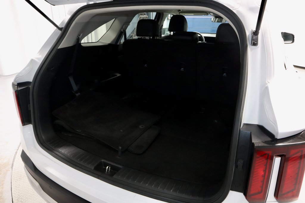 Used 2024 Kia Sorento S image 17