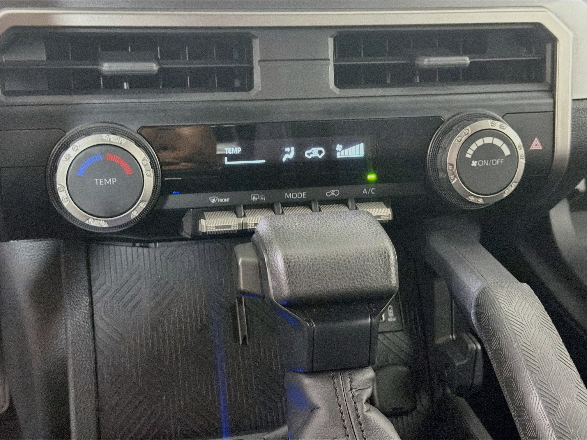 Used 2025 Toyota 4Runner SR5 AWD/4WD image 22