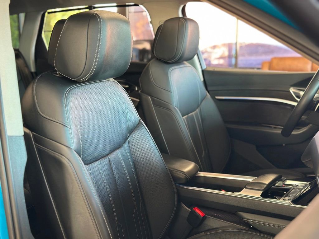 Used 2019 Audi e-tron Prestige w/ Prestige Package image 40