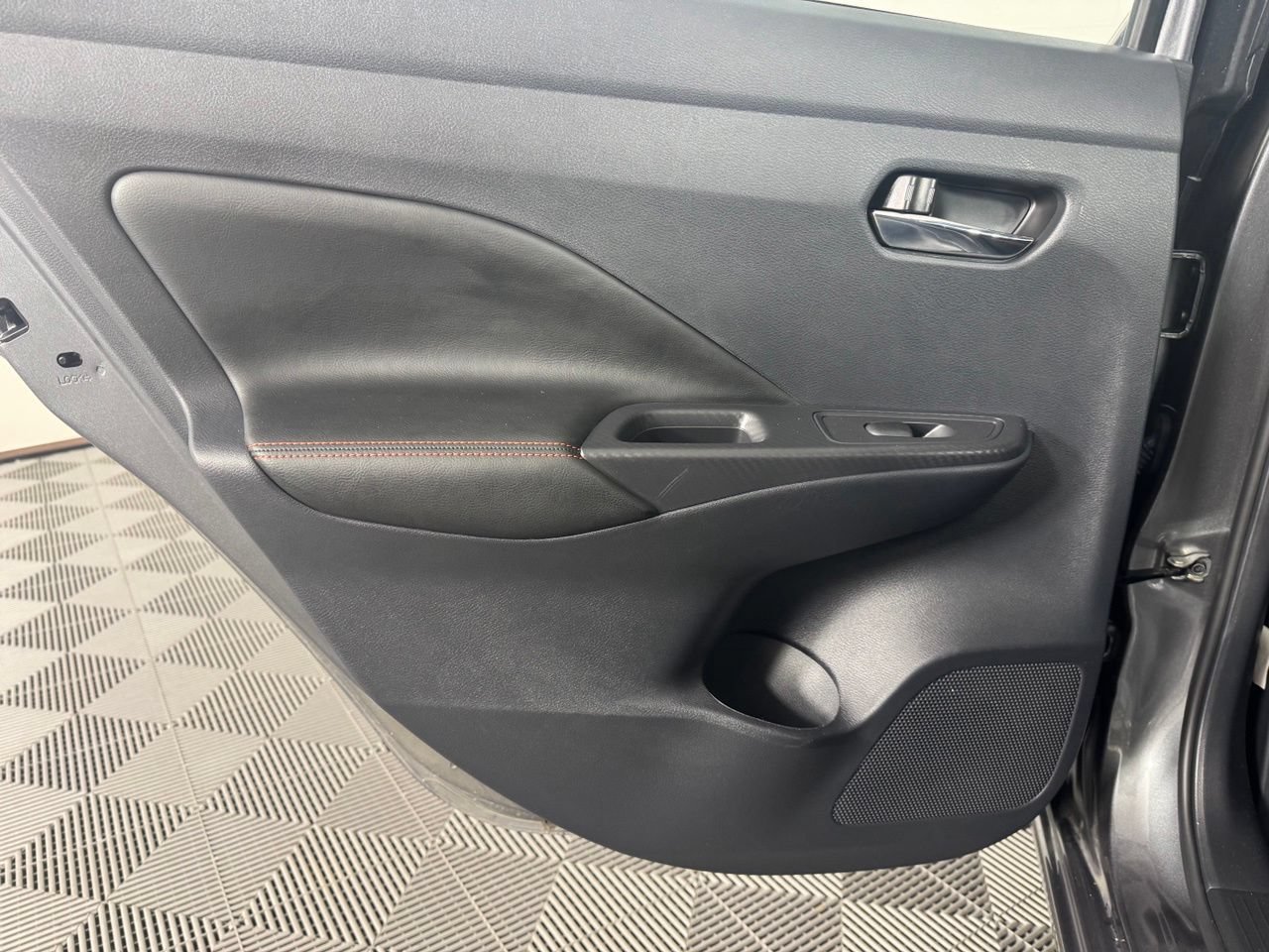 Used 2025 Nissan Versa SR FWD image 27