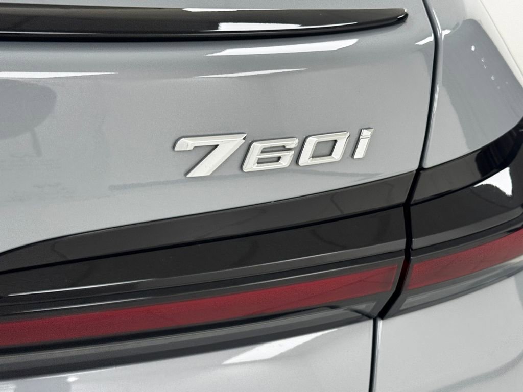 Used 2023 BMW 760i xDrive w/ Executive Package image 40