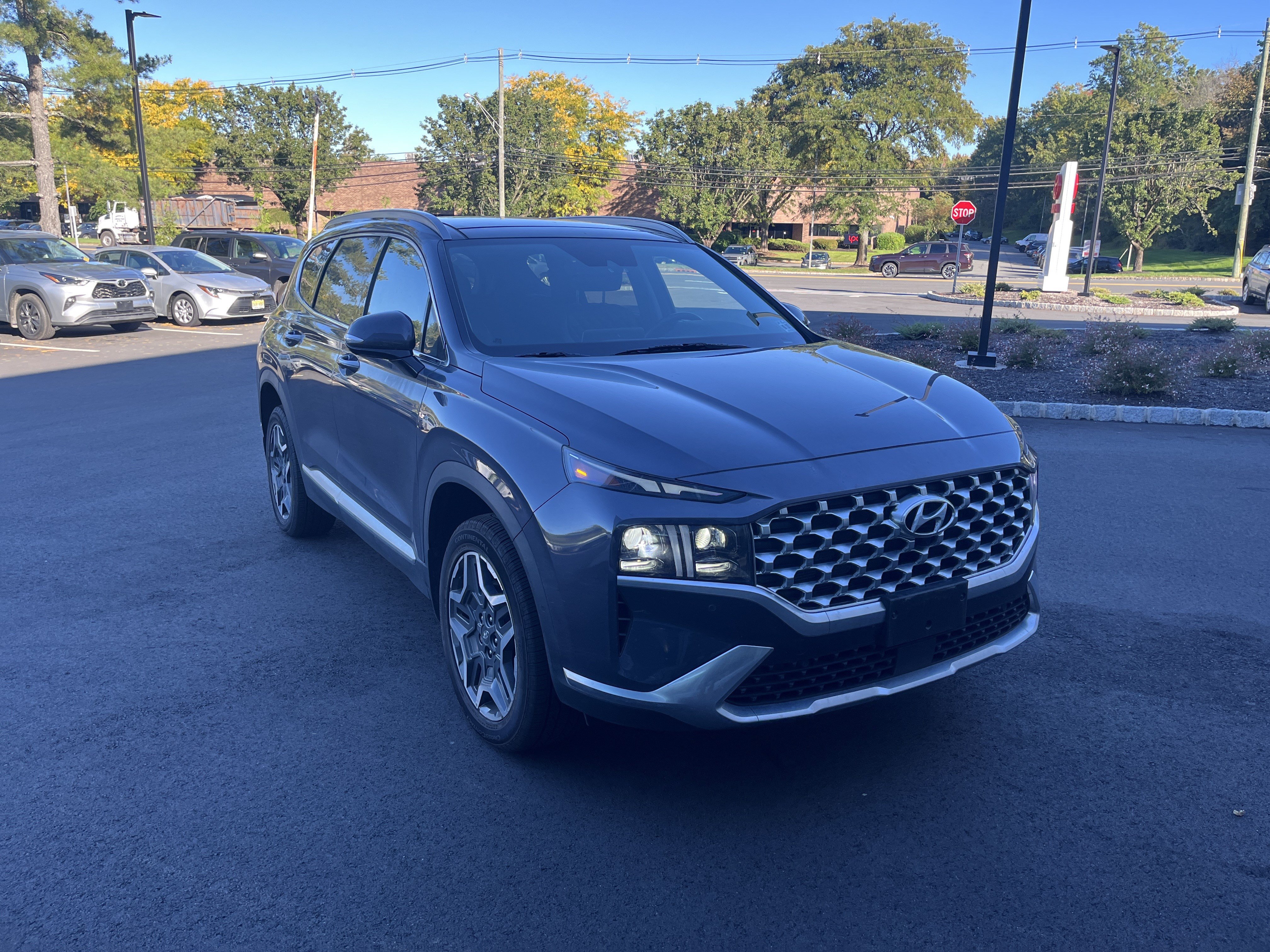 Used 2022 Hyundai Santa Fe Limited AWD/4WD image 2