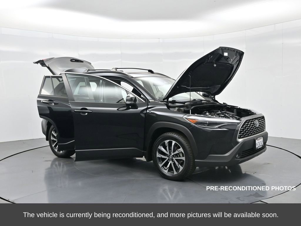Used 2023 Toyota Corolla Cross XLE image 35