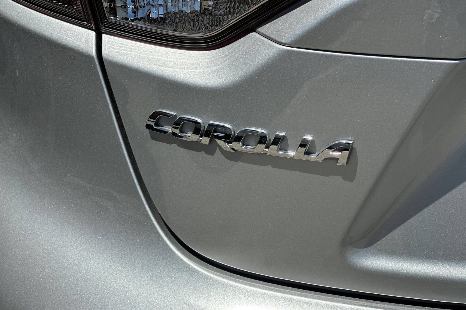 Used 2023 Toyota Corolla SE w/ Carpet Mat Package (TMS) FWD image 8