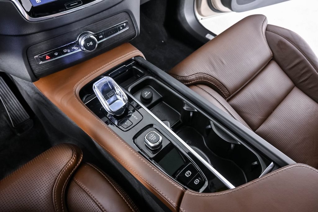 Certified 2024 Volvo XC90 B6 Ultimate w/ Lounge Package AWD/4WD image 19