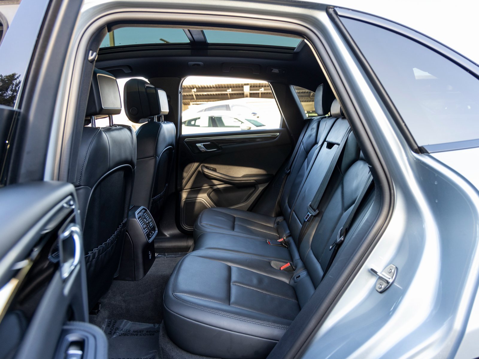 Certified 2023 Porsche Macan image 42