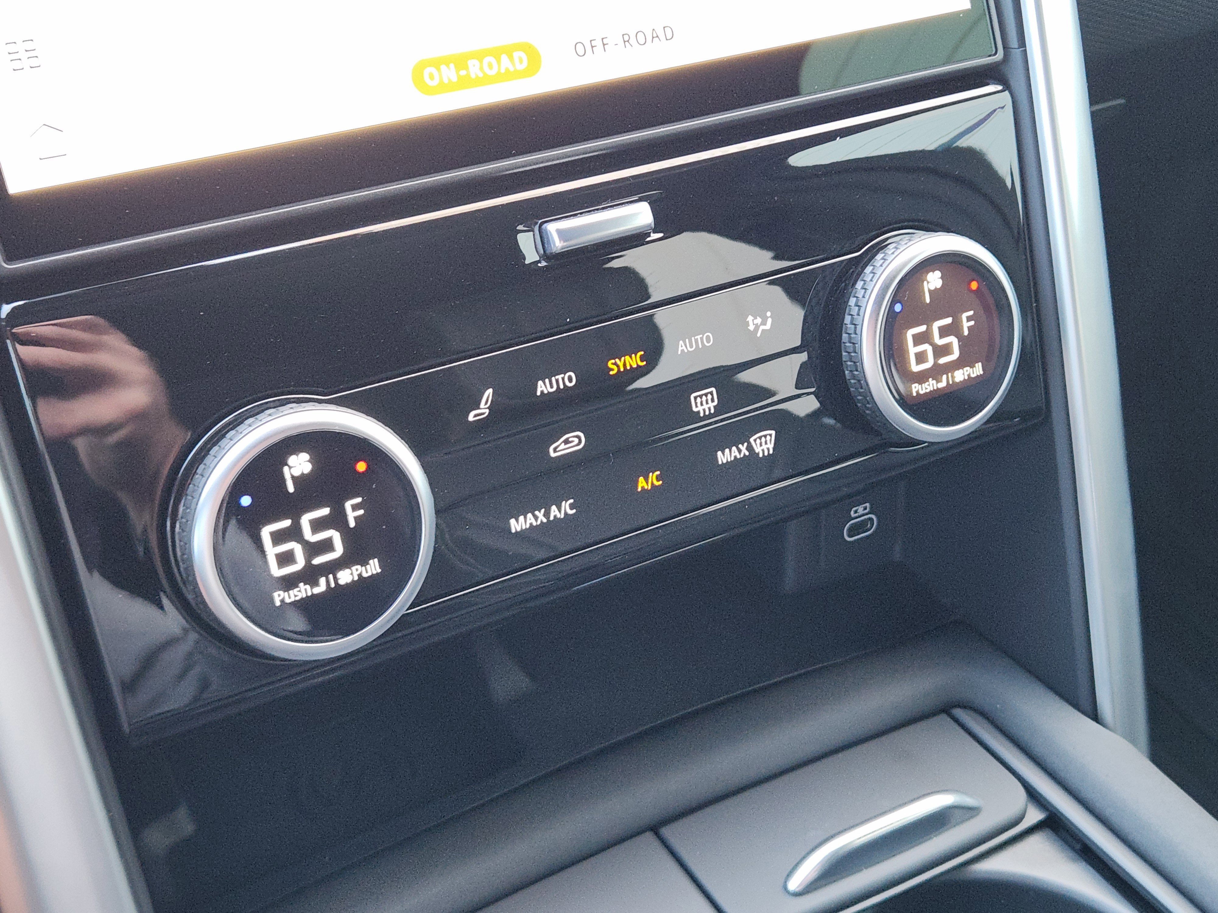 New 2025 Land Rover Discovery Dynamic SE image 15