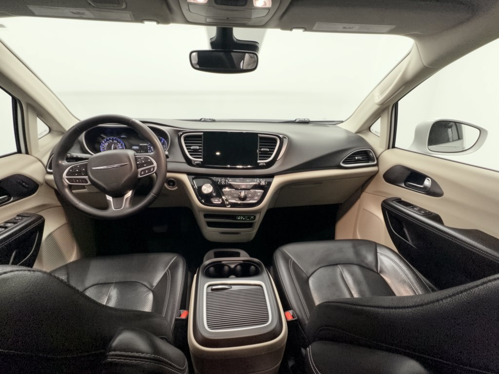 Used 2022 Chrysler Pacifica Touring-L FWD image 17