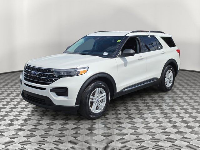 Certified 2024 Ford Explorer XLT RWD image 3