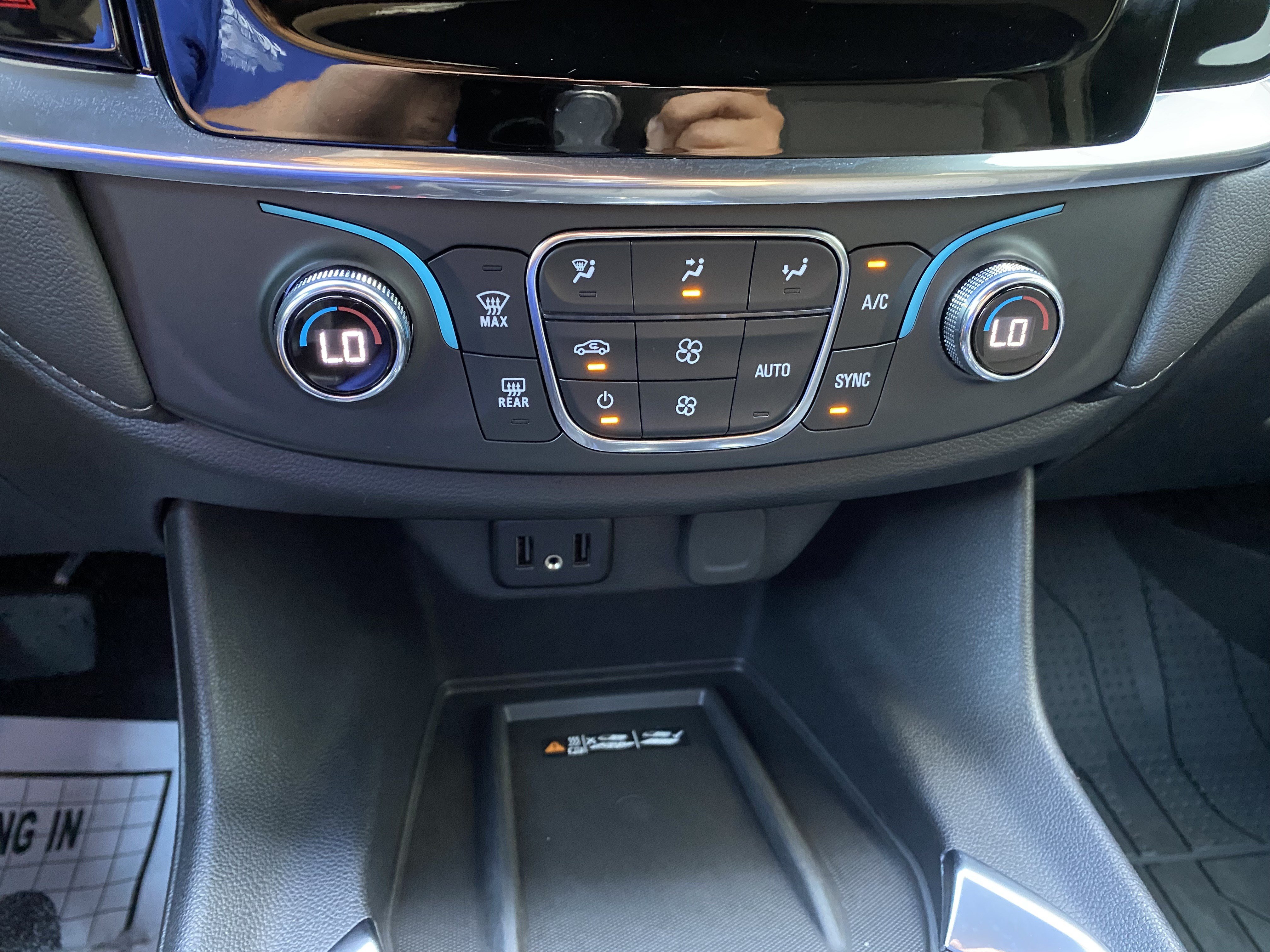 Used 2023 Chevrolet Traverse LT FWD image 28