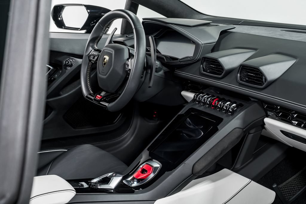 Used 2020 Lamborghini Huracan EVO RWD image 31