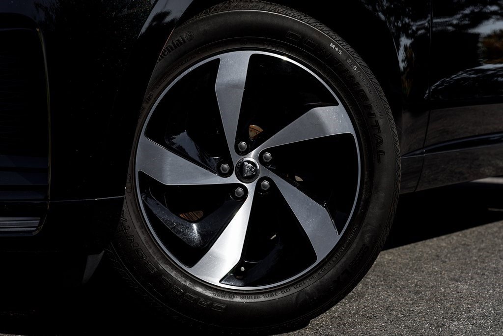 Used 2025 Jaguar F-PACE R-Dynamic S image 9