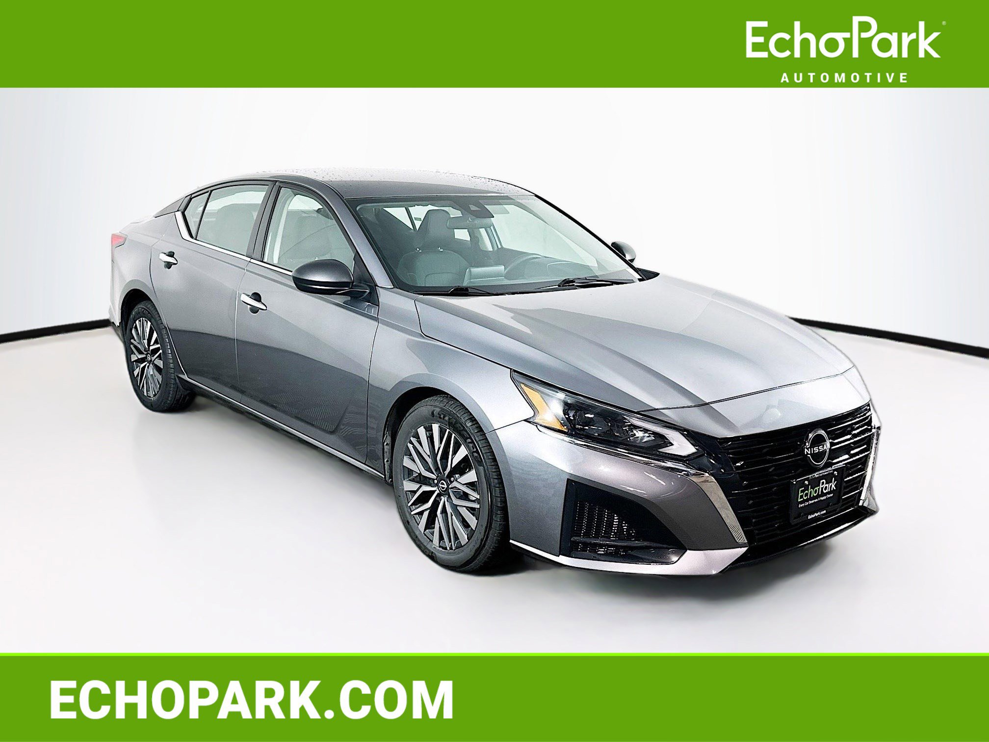 Used 2024 Nissan Altima 2.5 SV image 1