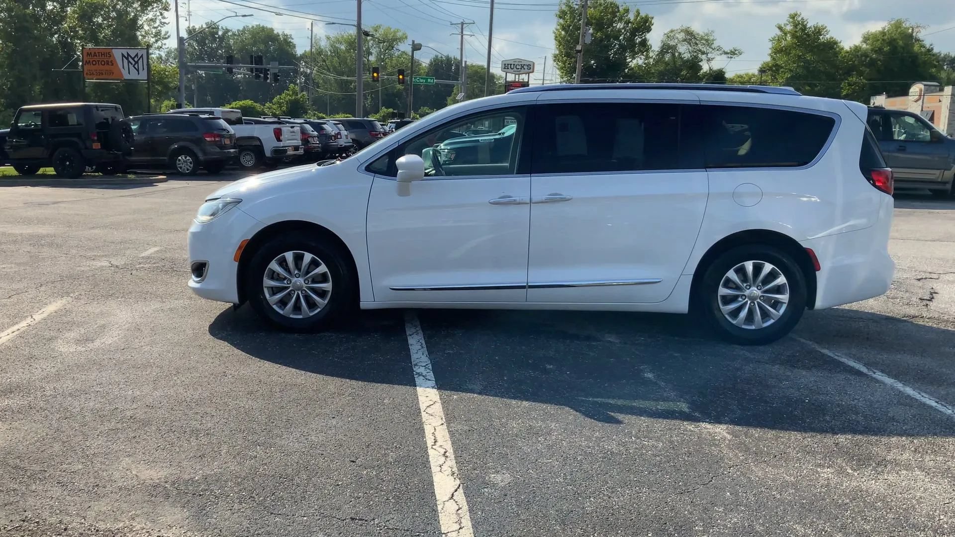 Used 2019 Chrysler Pacifica Touring-L FWD image 5