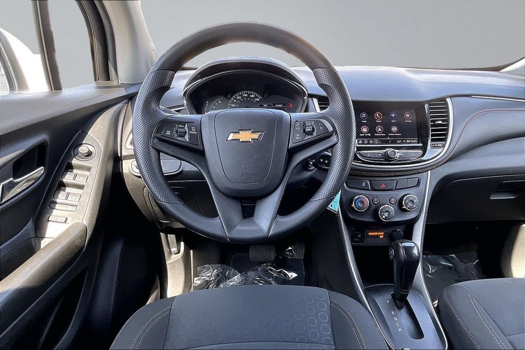 Used 2022 Chevrolet Trax LS w/ Tint and Cruise Package FWD image 5