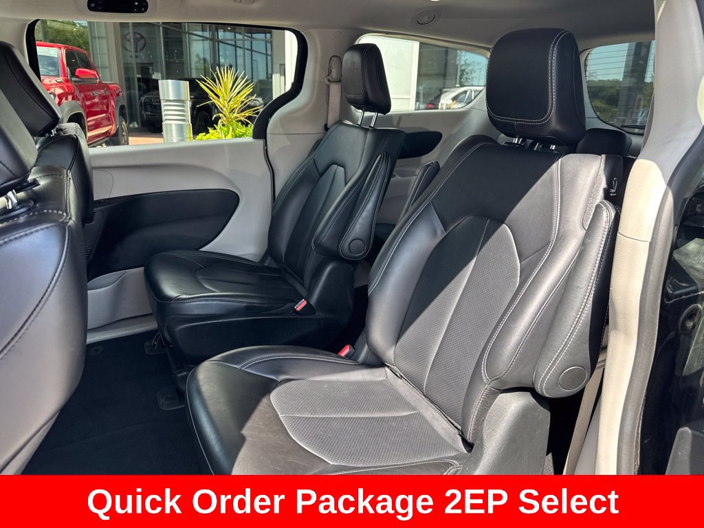 Used 2024 Chrysler Pacifica Limited FWD image 15