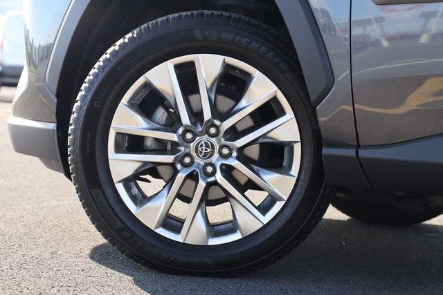 Used 2019 Toyota RAV4 XLE Premium w/ Cold Weather Package AWD/4WD image 2