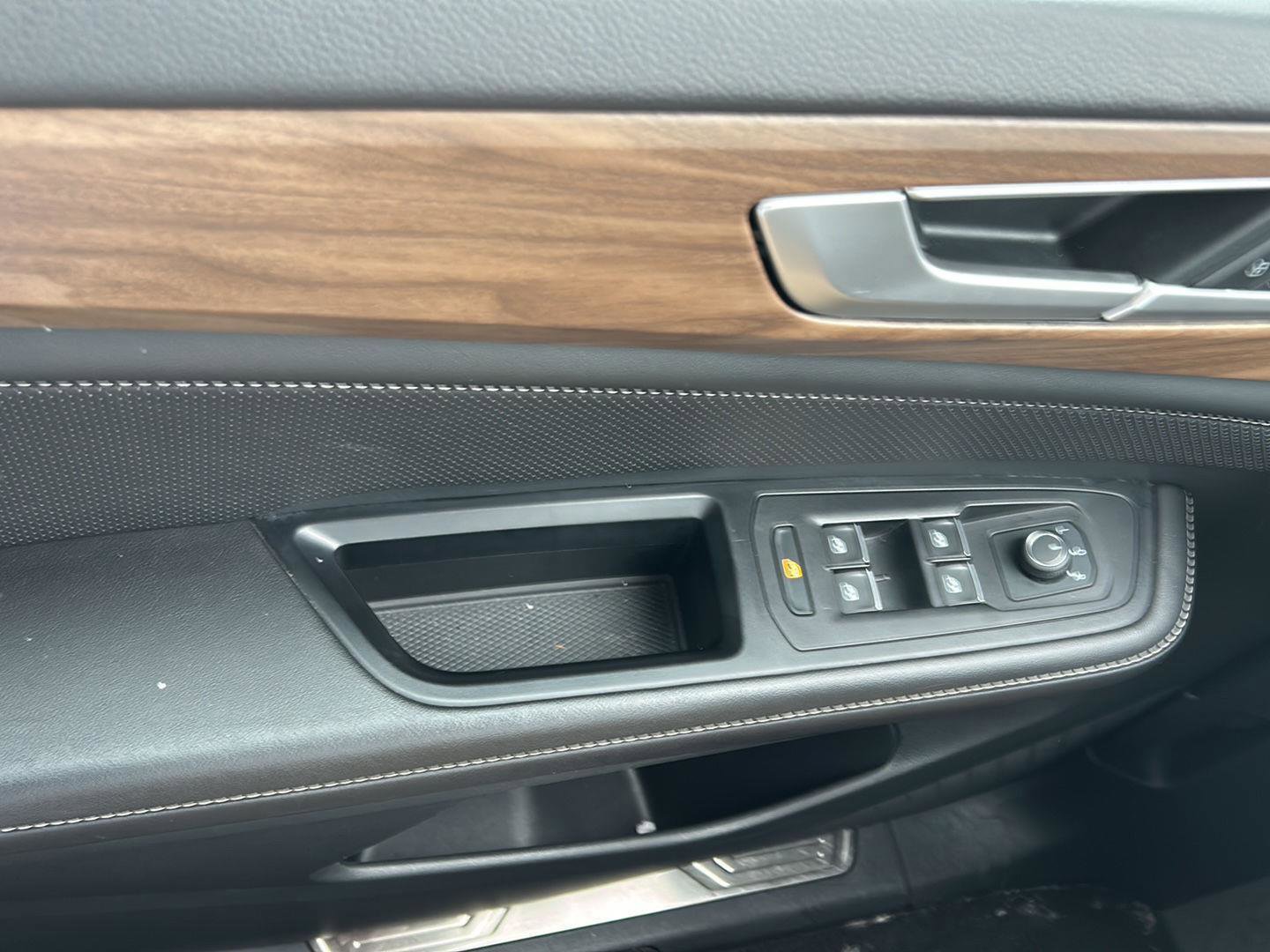 Used 2024 Volkswagen Atlas SE image 16