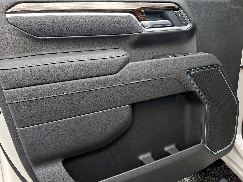 New 2026 GMC Sierra 2500 SLE w/ SLE Value Package; image 8