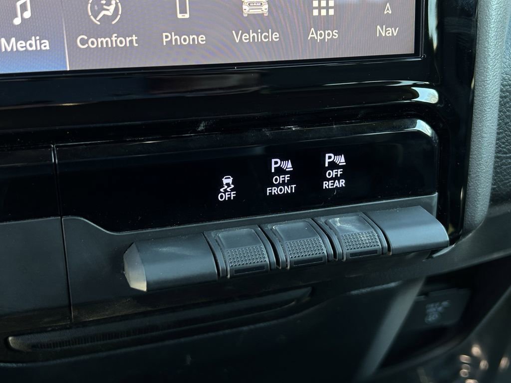 Used 2025 RAM 1500 Laramie AWD/4WD image 23
