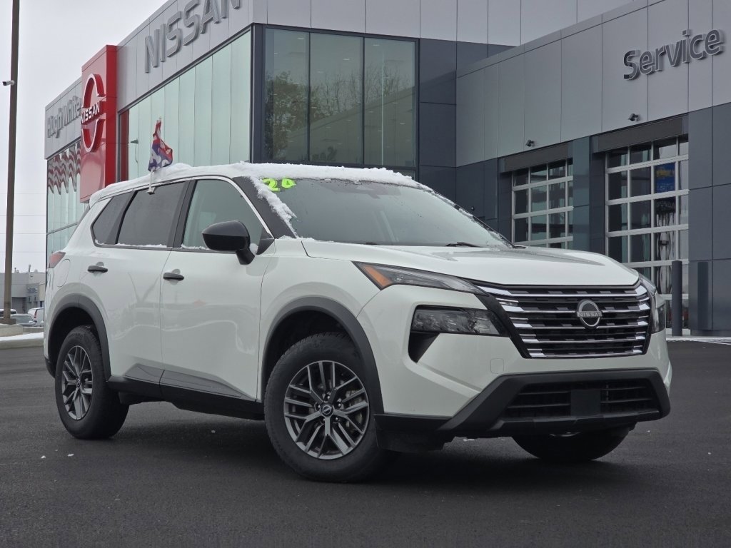 Used 2024 Nissan Rogue S image 2