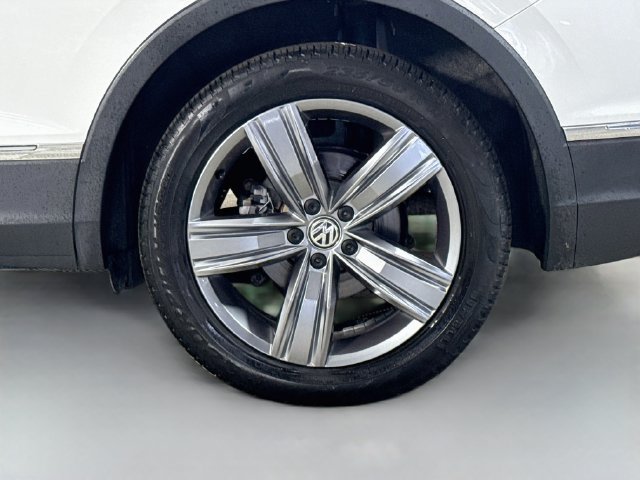 Used 2021 Volkswagen Tiguan SEL FWD image 36