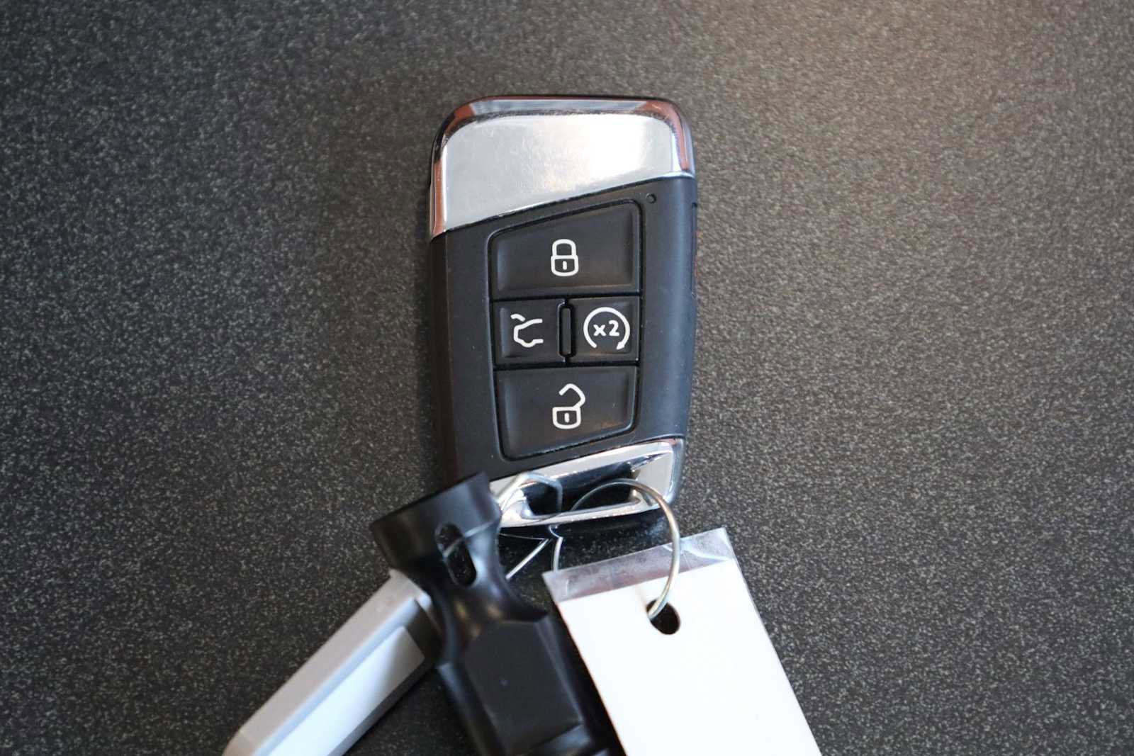 Used 2023 Volkswagen Atlas Cross Sport SE image 37