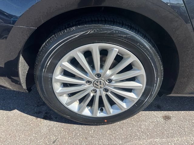 Used 2017 Volkswagen Passat 1.8T SE FWD image 34