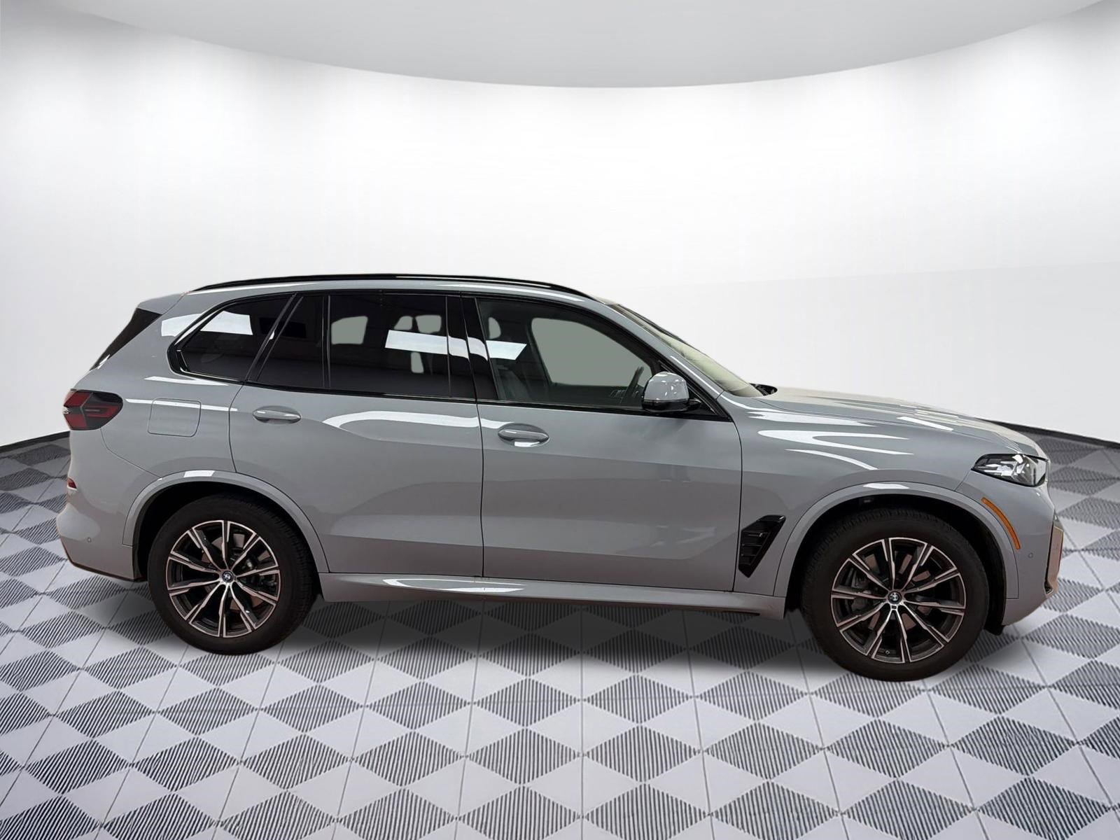 Certified 2024 BMW X5 xDrive50e w/ M Sport Package image 8