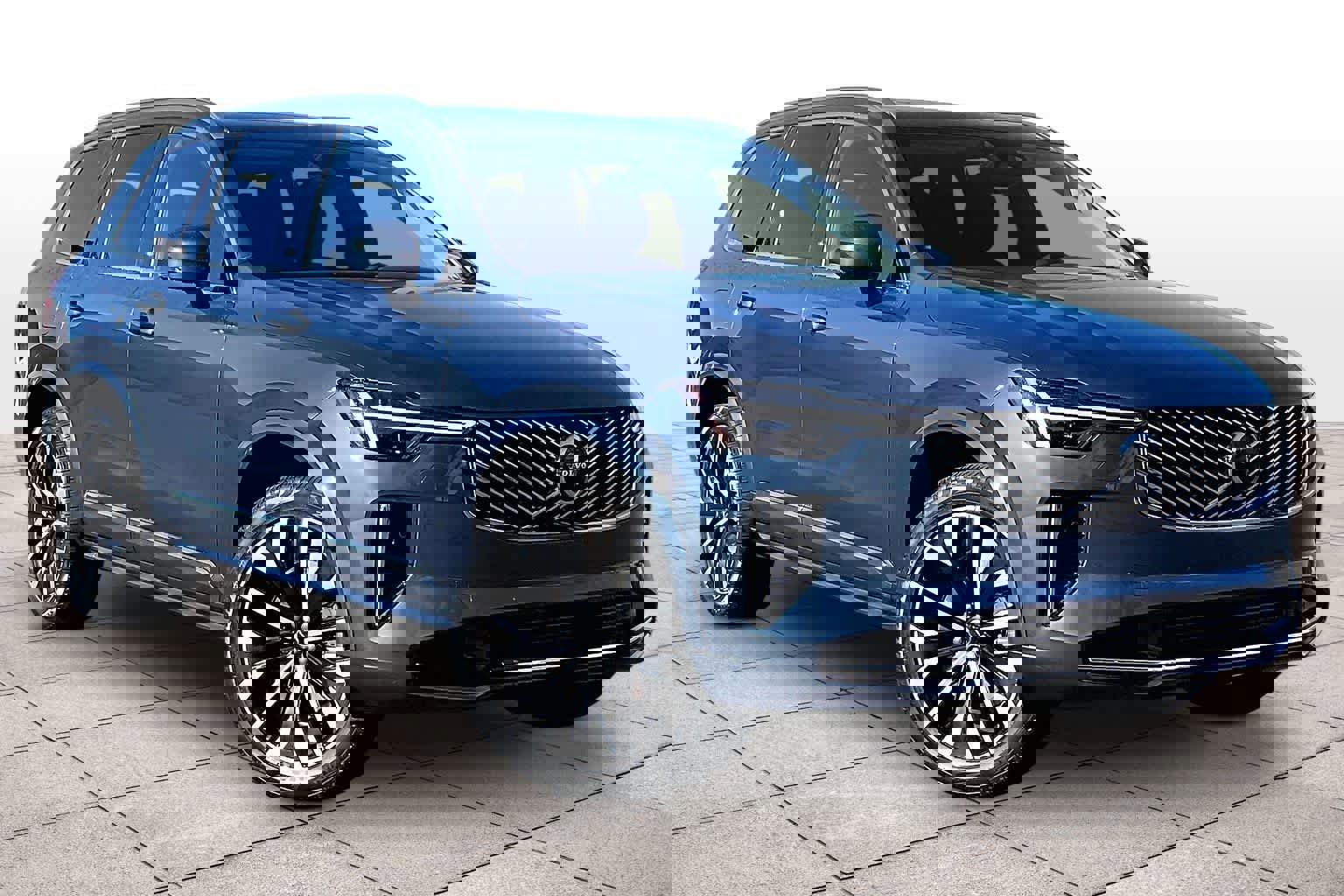 Used 2025 Volvo XC90 B6 Core w/ Protection Package Premier image 2