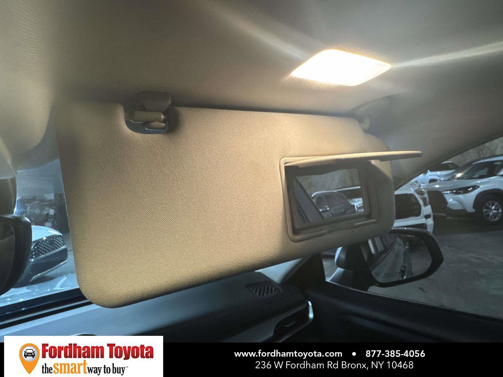 Used 2020 Toyota Highlander XLE image 29